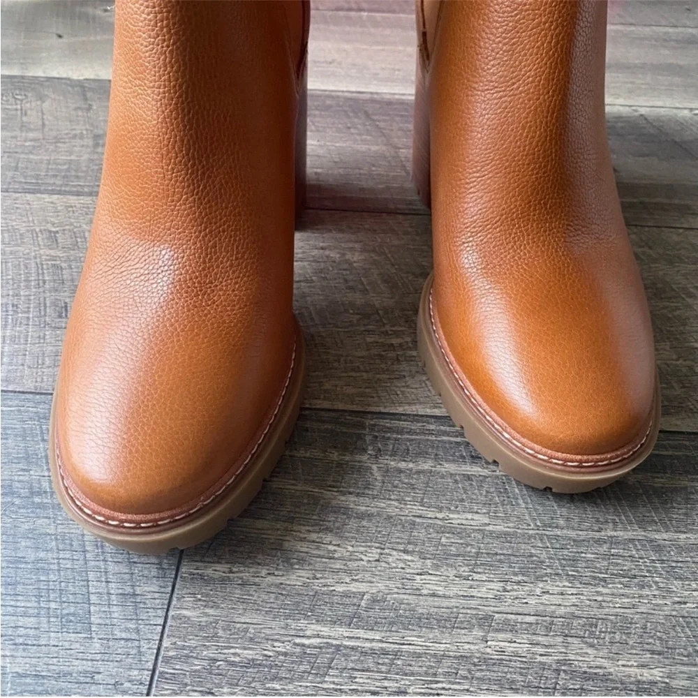 Tory Burch Lug 70MM Bootie Size 11 Leather Blanched Almond Brown Camel Tan NEW